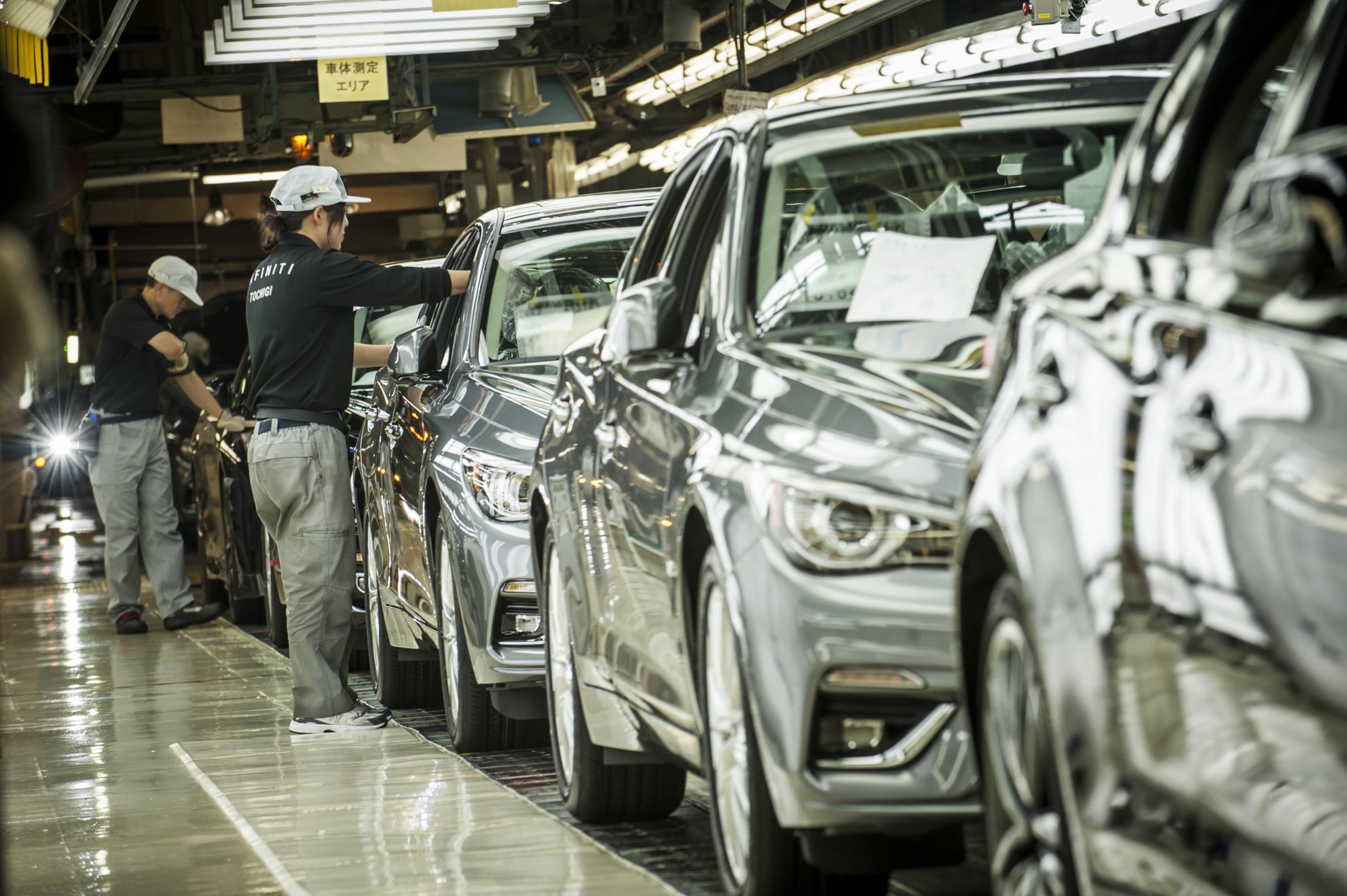 2018_INFINITI_Q50_production_begins_in_Japan_09-1